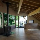馬見丘の家〜Ryokuin　三角形で斜面地の敷地にたつ家の写真 室内６