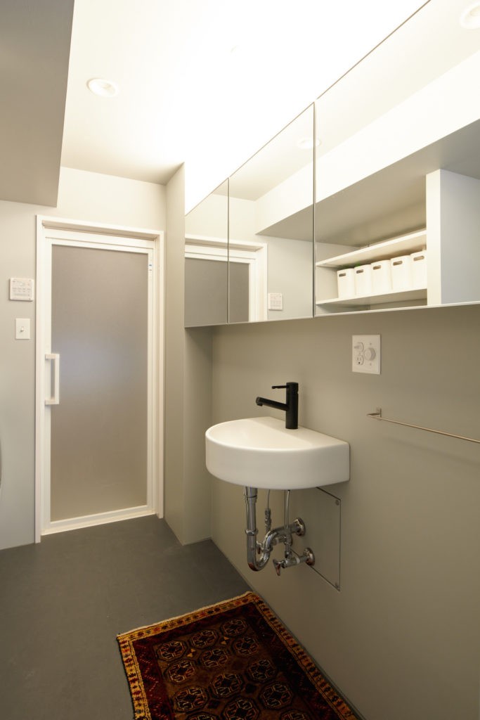 バス/トイレ事例：洗面スペース（シンプルさを追求した大人のリノベーション）