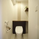 ぐるりと回遊できるオリジナリティ溢れる住まいの写真 デザイン性の高いトイレ
