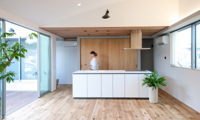 キッチン｜日常のON・OFFの切り替えを自然に　安土常楽寺の家
