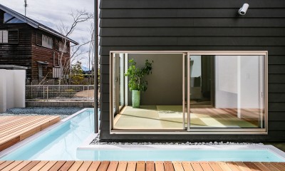 水盤のゆらぎがある美と機能　京都桜井の家 (和室)