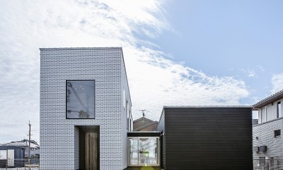 水盤のゆらぎがある美と機能　京都桜井の家 (外観・ファサード)
