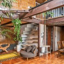 ヴィンテージ家具と植物と木とテグラがつくりだす空間　東琵琶湖の家の写真 LDK