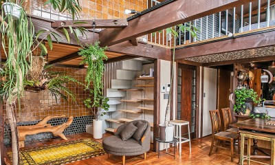 ヴィンテージ家具と植物と木とテグラがつくりだす空間　東琵琶湖の家 (LDK)