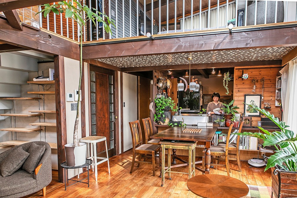 ヴィンテージ家具と植物と木とテグラがつくりだす空間　東琵琶湖の家 (DK)