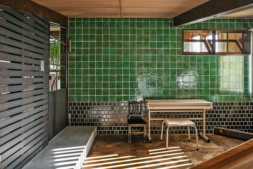 ヴィンテージ家具と植物と木とテグラがつくりだす空間　東琵琶湖の家 (子供部屋)
