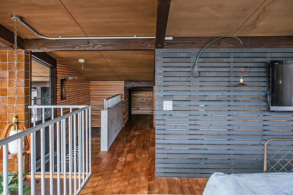 ヴィンテージ家具と植物と木とテグラがつくりだす空間　東琵琶湖の家 (寝室)