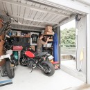 楽器演奏とバイクを楽しむ家の写真 ガレージ
