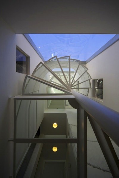 ガラスの螺旋階段 (湯島の家)