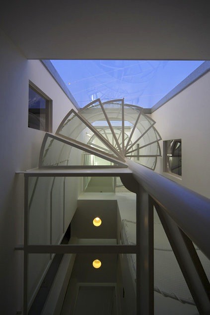 ガラスの螺旋階段 (湯島の家)