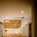 竹間沢の家の写真 キッチンより階段、リビングを見る。