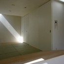 竹間沢の家の写真 ２階和室。トップライトからの光芒。
