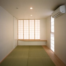 竹間沢の家 (２階和室。リビング側の障子を閉める。)