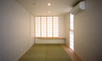 竹間沢の家 (２階和室。リビング側の障子を閉める。)
