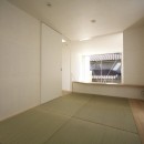 竹間沢の家の写真 和室。障子を開放してリビングを望む。