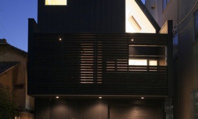 上池台の家 (ファサード夜景)