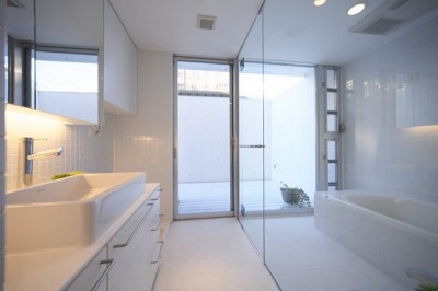 洗面室、浴室 (昭島の家)