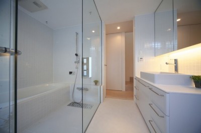 １階洗面室＆和室 (昭島の家)
