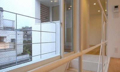 南長崎の家 (３階への階段＆ブリッジ。)