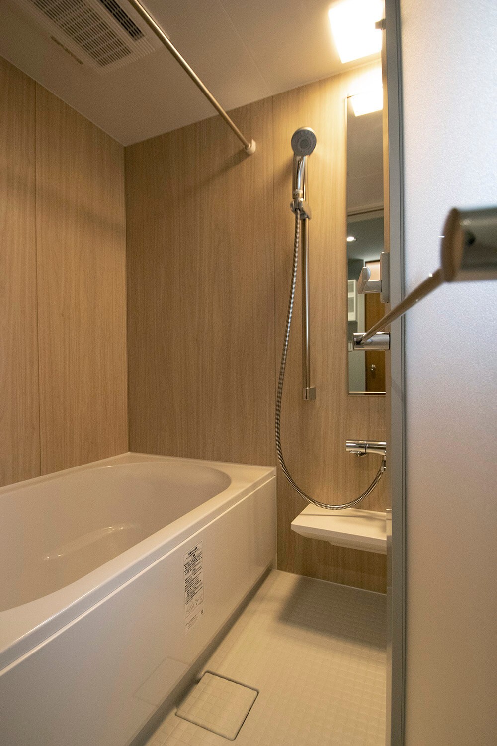 バス/トイレ事例：浴室（ミッドセンチュリーの良さを活かした“ハコ”空間）