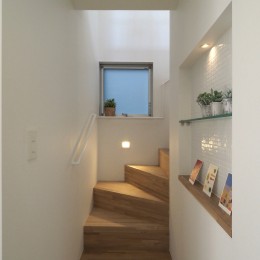 借景の家 (２階への階段。)