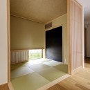 眺望に伸びる家／東京都目黒区の写真 モダン空間と調和する和室