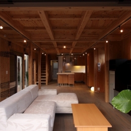 緑豊かな敷地環境を継承する木造スケルトンハウス-リビング１
