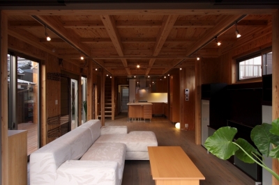緑豊かな敷地環境を継承する木造スケルトンハウス (リビング１)