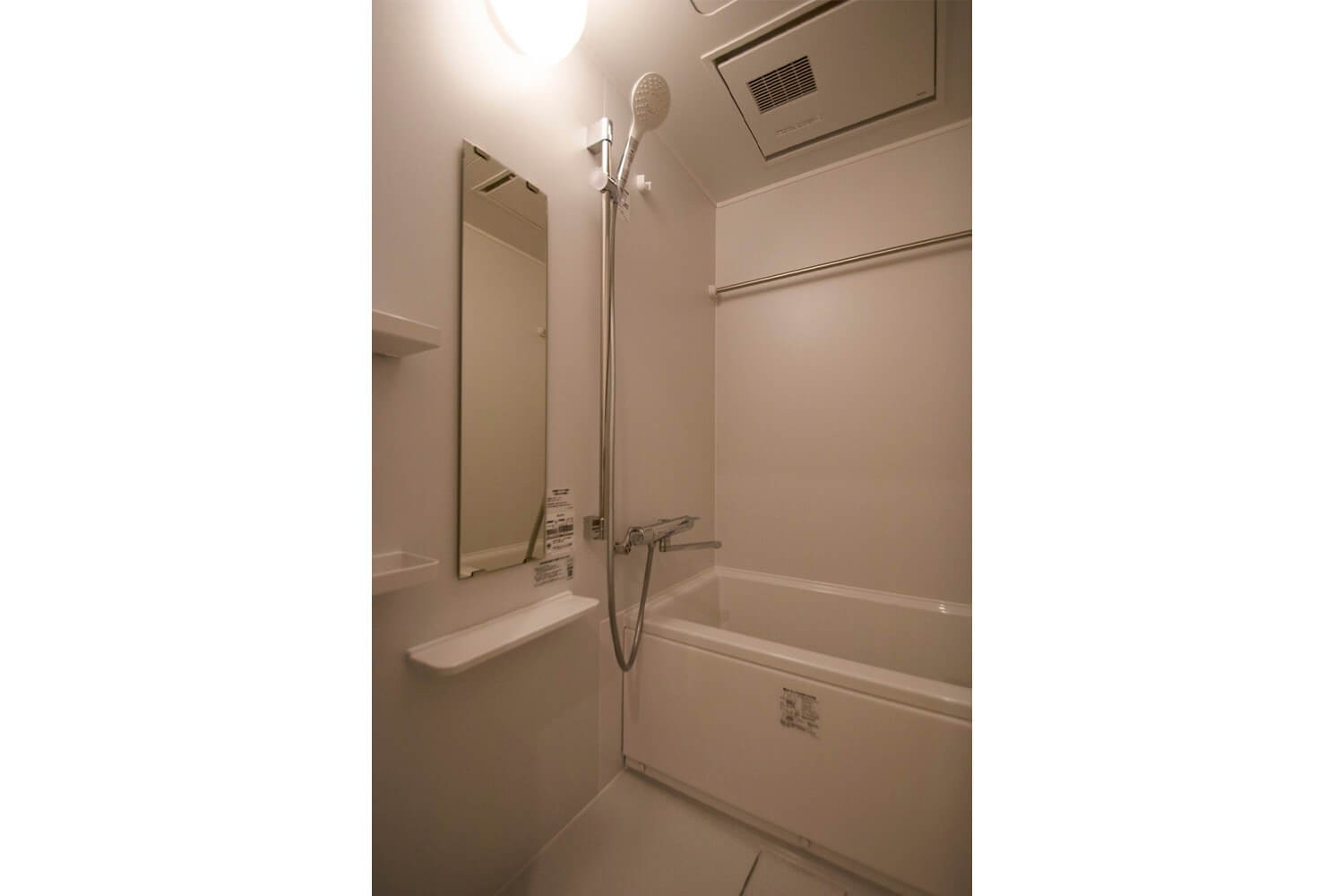 バス/トイレ事例：浴室（ミントのアクセントクロスが可愛らしいワンルーム）