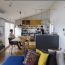 K邸-「ゾーン分け」と「一つの空間」が共存する、リノベーションだからできることの写真 リビングダイニングキッチン