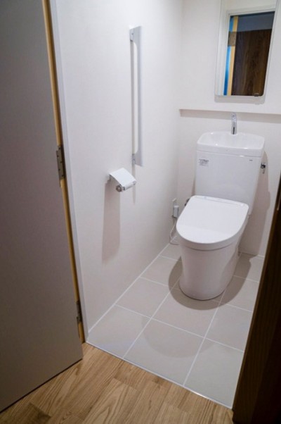 トイレ (ルーム江原町～外の部屋を中につくったリノベーション～)