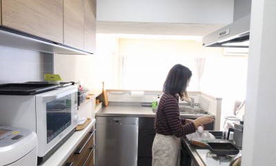 ミーレ食洗機が入ったキッチン｜ハンモックで遊べる明るいリビング！66㎡につめこんだ奥さま夢のリノベ