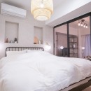 20代ご夫婦が手に入れた資産価値も満たす海外のホテルのような家の写真 寝室