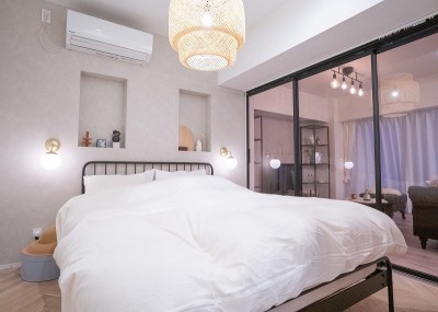 寝室 (20代ご夫婦が手に入れた資産価値も満たす海外のホテルのような家)
