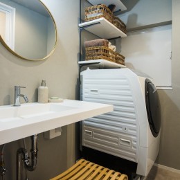 築60年超、静かな環境にゆったりとした時間が流れる都心のヴィンテージマンション (洗面室)
