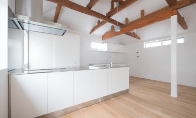 キッチン｜梁表し大空間の2階リビングの家