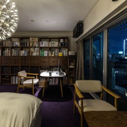 神戸の高台に建つマンションのリノベーション (寝室夜景)