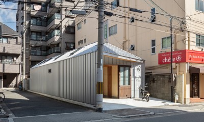 工具箱の家｜職住一体の細長い平屋｜大阪市都島区｜新築一戸建て住宅 (工具箱の家｜南西外観)