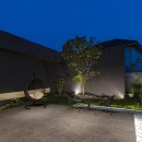 百舌鳥のコートハウスの写真 中庭夜景