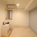 カバ（バーチ）無垢材がやさしい印象の空間を作り出す、マンションリノベの写真 寝室