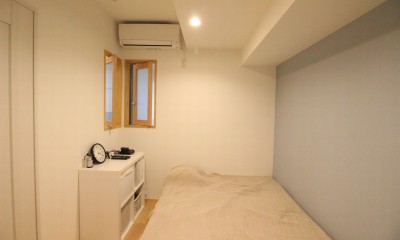 寝室｜カバ（バーチ）無垢材がやさしい印象の空間を作り出す、マンションリノベ