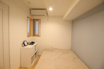 寝室 (カバ（バーチ）無垢材がやさしい印象の空間を作り出す、マンションリノベ)