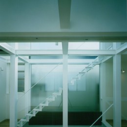 ガラス階段の家～透明ガラス階段が家中に光をとどける家～ (３階　アトリエ)