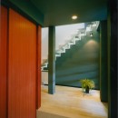 ガラス階段の家～透明ガラス階段が家中に光をとどける家～の写真 玄関