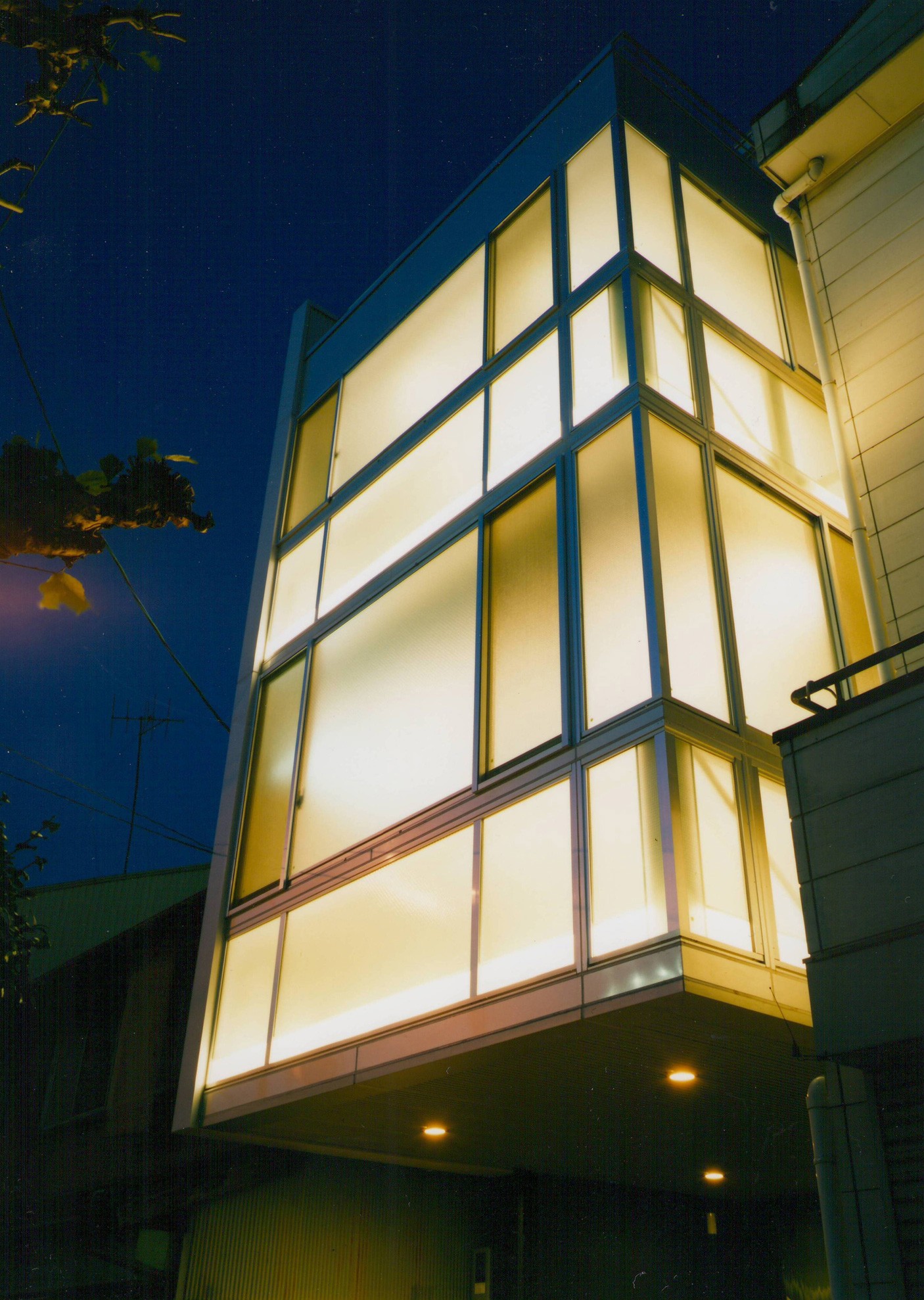 外観事例：外観（夜景）（ガラス階段の家～透明ガラス階段が家中に光をとどける家～）