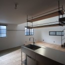 大阪市北区N邸〜１階吹き抜け土間リビングのある新築木造３階建て住宅の写真 LDKスペース