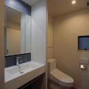 西京区の小さな家／職住一体の、終の棲家の写真 洗面・トイレ