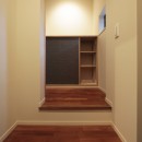 西京区の小さな家／職住一体の、終の棲家の写真 玄関から廊下へ