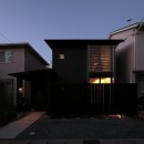 西京区の小さな家／職住一体の、終の棲家の写真 外観　夜景