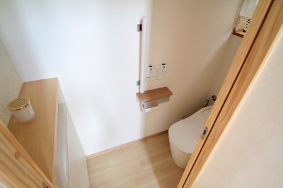 トイレ (戸建リノベーション『すっきり暮らす収納の家』)